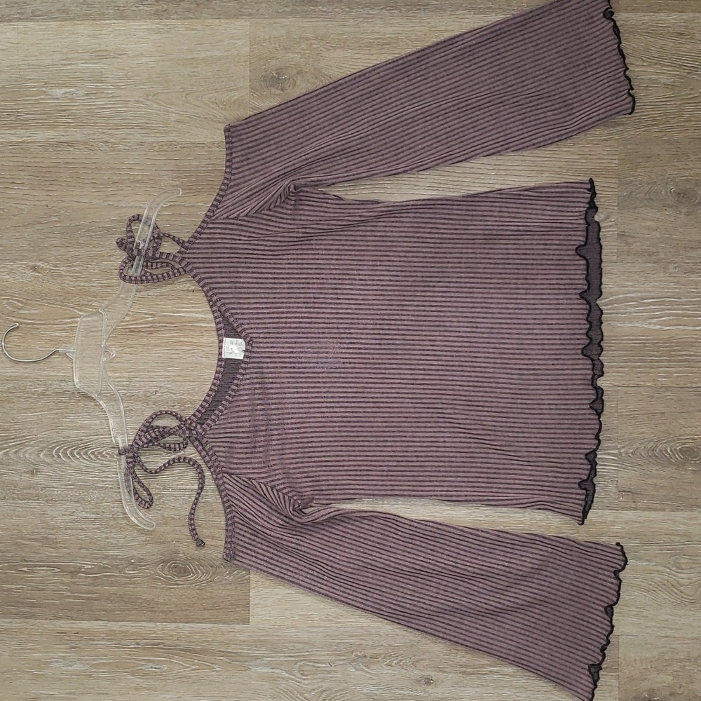 Lady's cold shoulder top